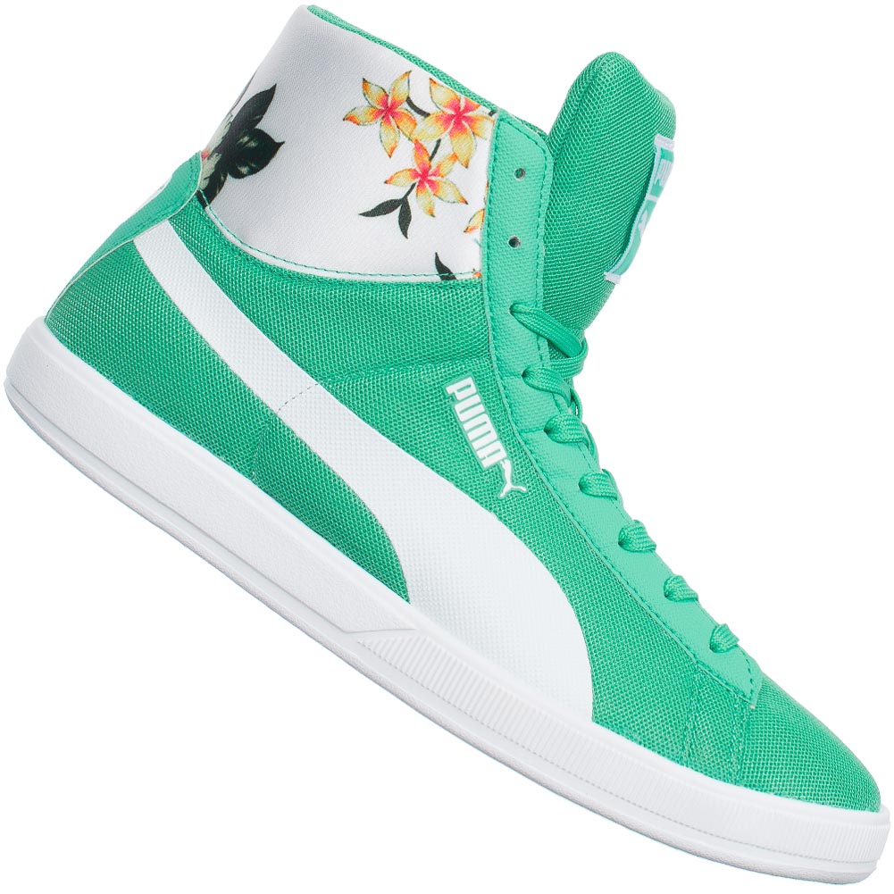 puma with flowers
