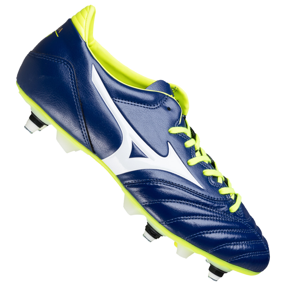 chaussures avec crampons intégrés